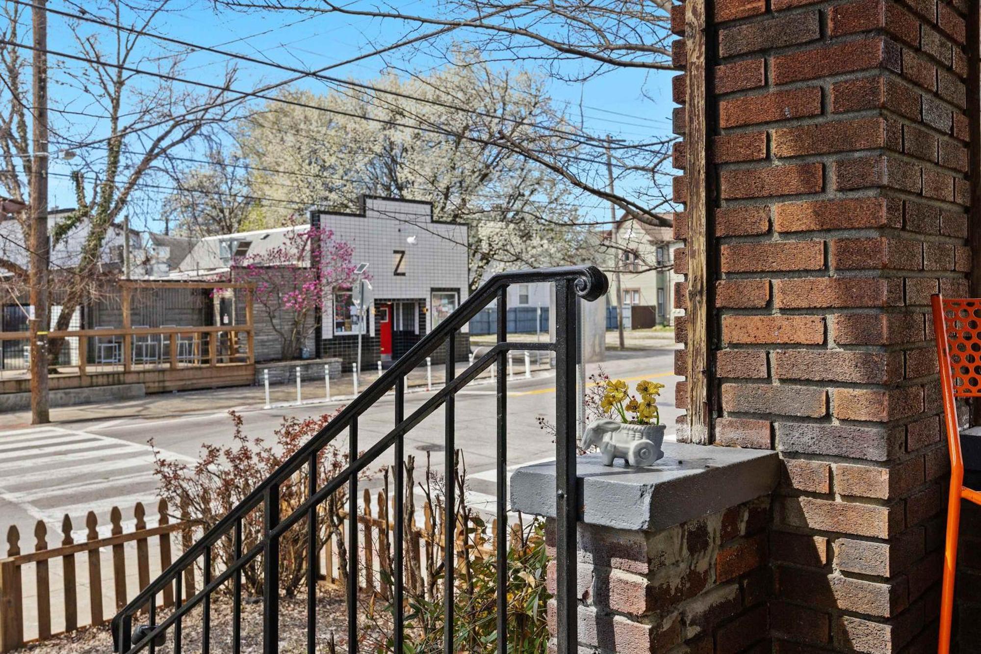 Cozy & Creative Unit In Lou's Arts District Louisville