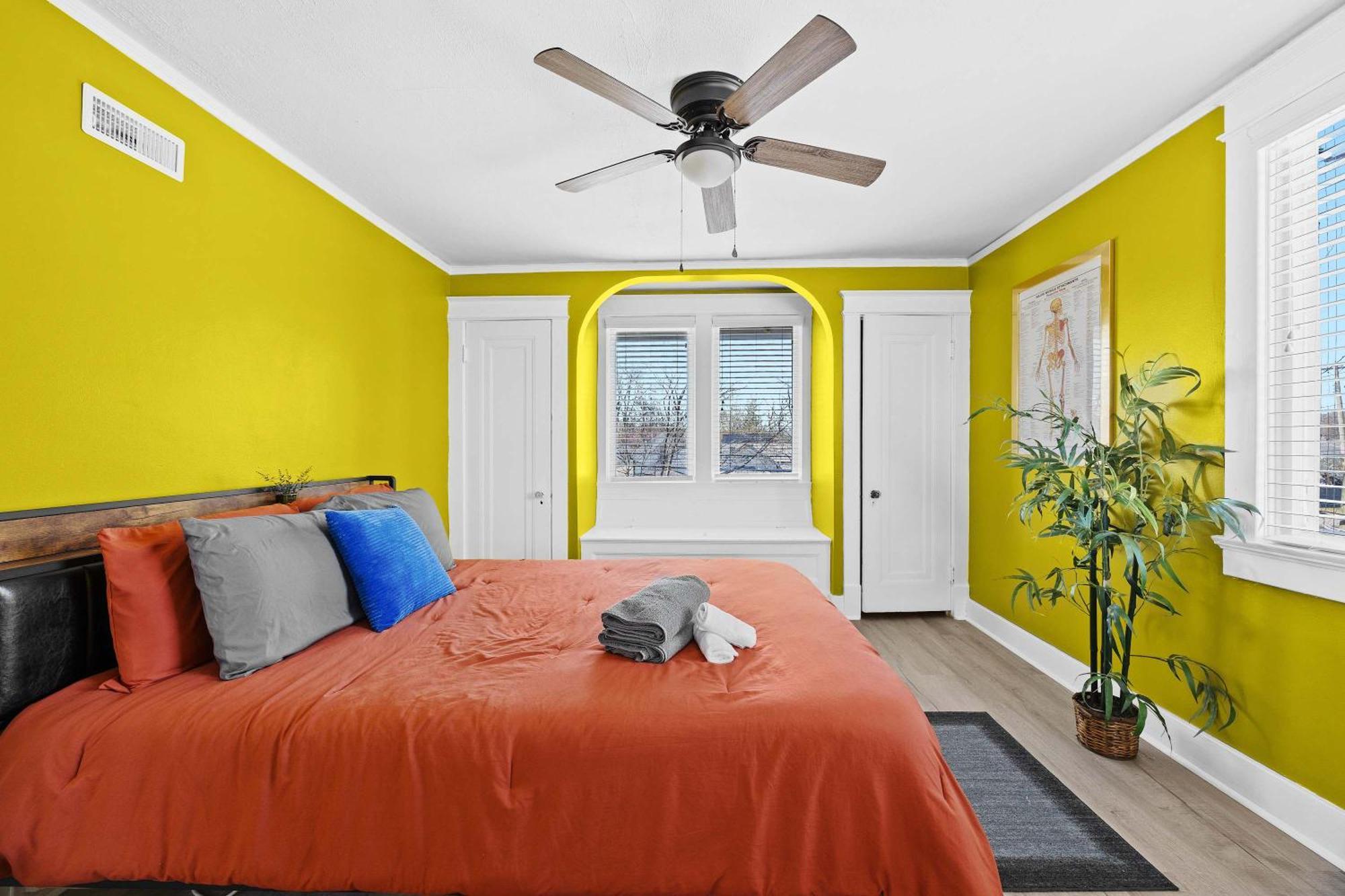 Cozy & Creative Unit In Lou's Arts District