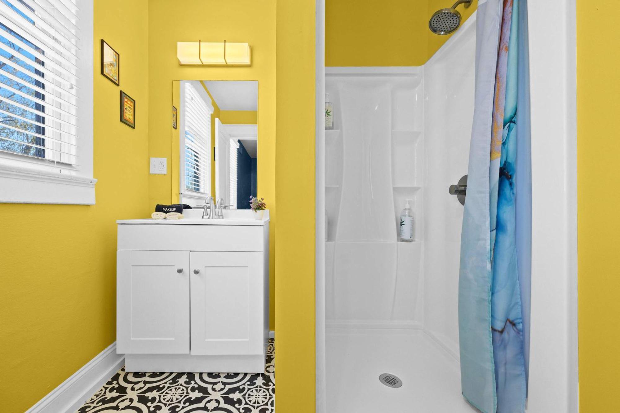 Cozy & Creative Unit In Lou's Arts District Louisville