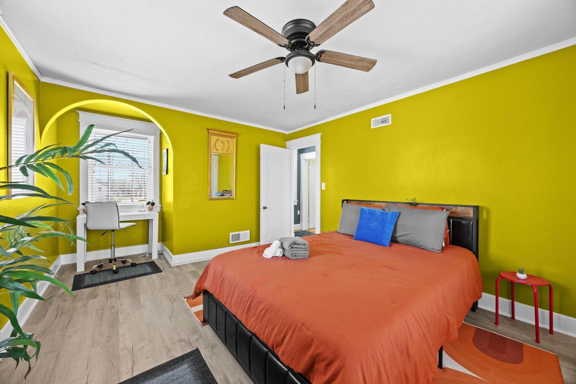 Cozy & Creative Unit In Lou's Arts District