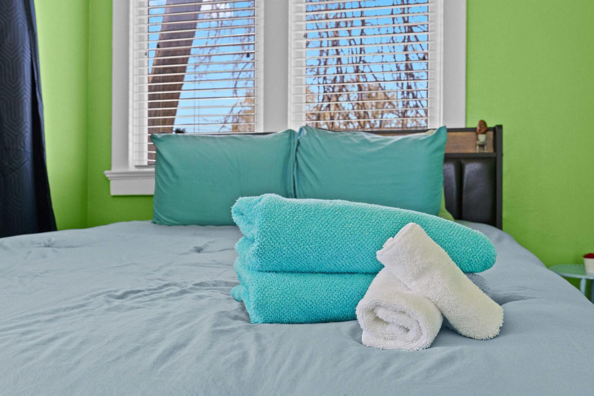 Cozy & Creative Unit In Lou's Arts District Louisville